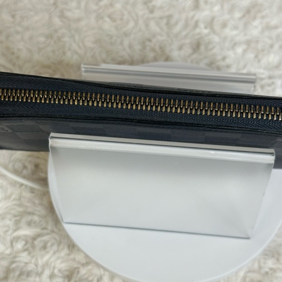 Authentic Louis Vuitton Damier Infini Zippy Black Long Wallet - Picture 13 of 17